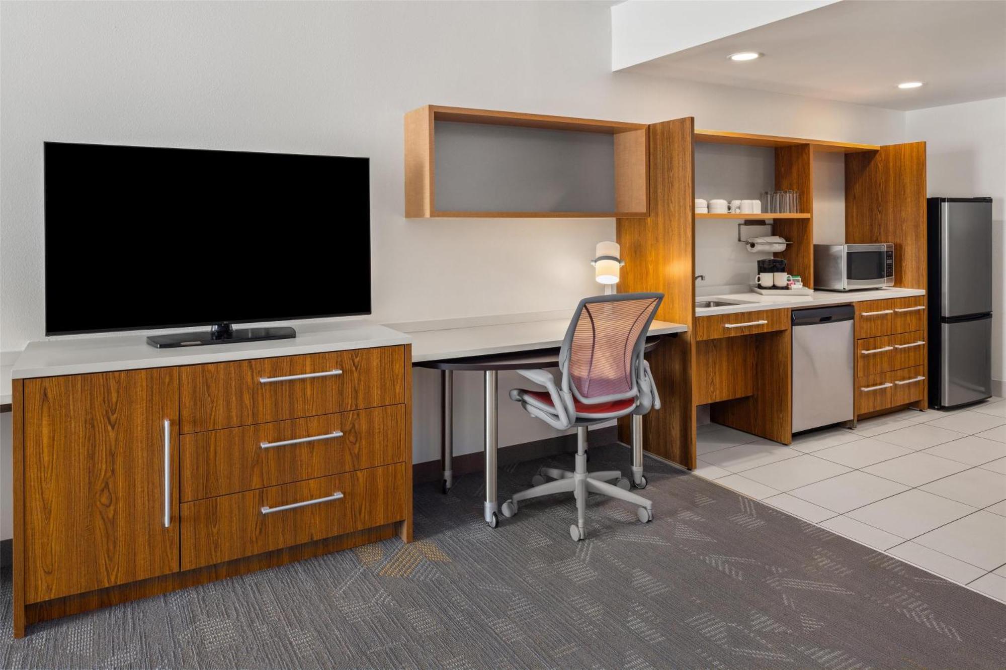 2 By Hilton Minneapolis 3*